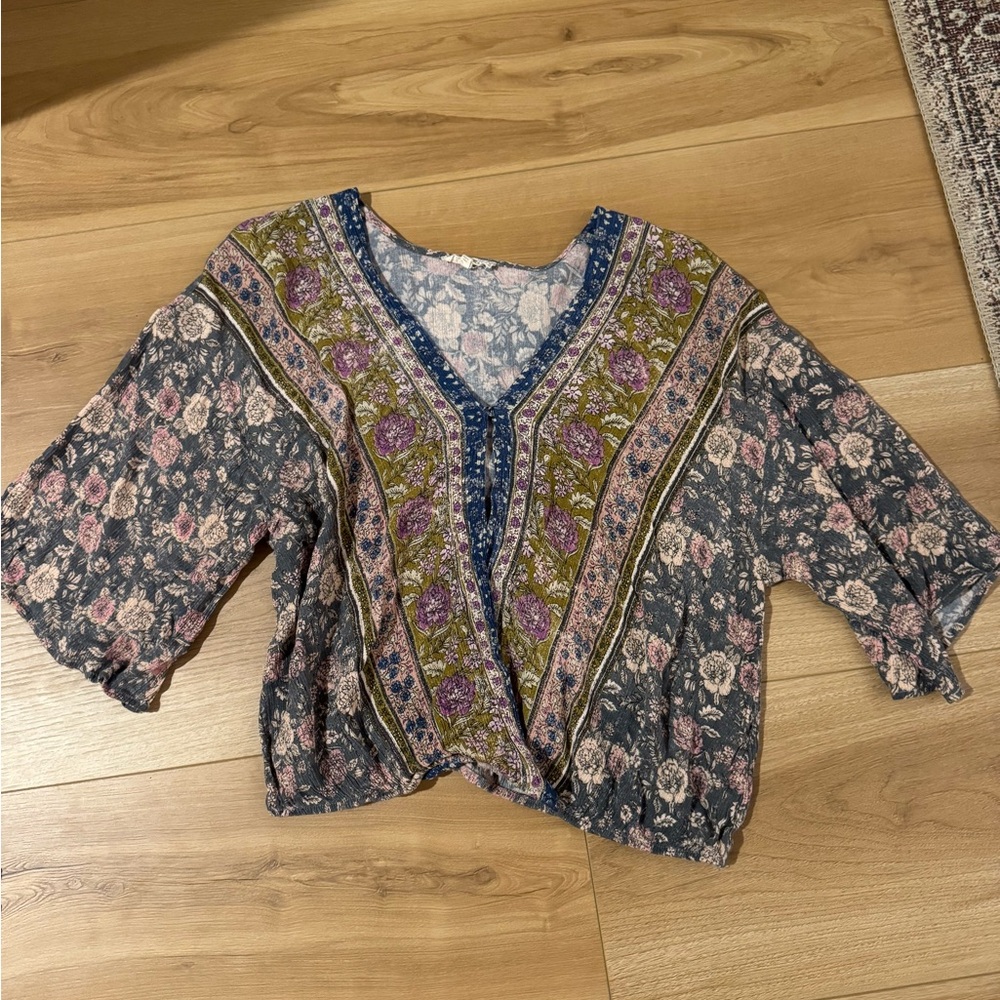 Floral boho top with button in the middle